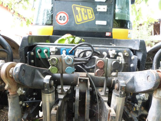 traktor-jcb-fastrac-213-4ws-big-1
