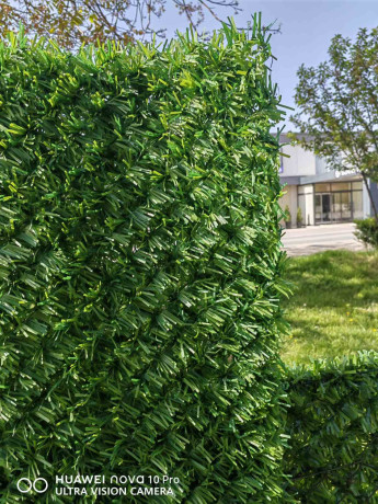 ograda-od-zelene-vestacke-trave-big-3