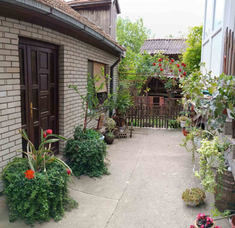 na-prodaju-porodicna-kuca-u-vrbasu-cvrsta-gradnja-sa-dusom-big-1