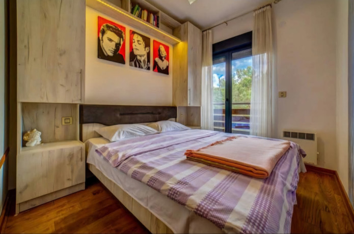 stan-na-prodaju-strogi-centar-vila-pekovic-big-2