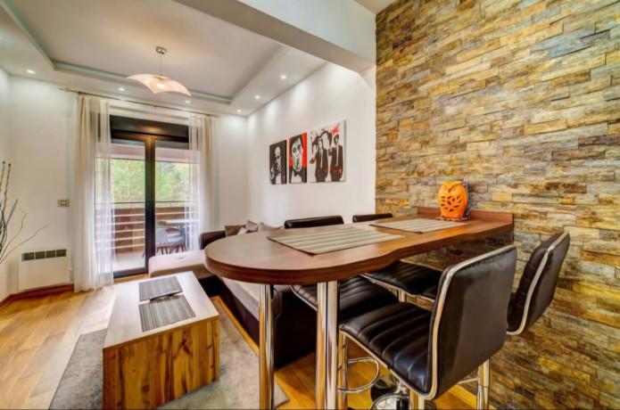 stan-na-prodaju-strogi-centar-vila-pekovic-big-1