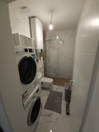 izdaje-se-apartman-u-centru-stobreca-big-3