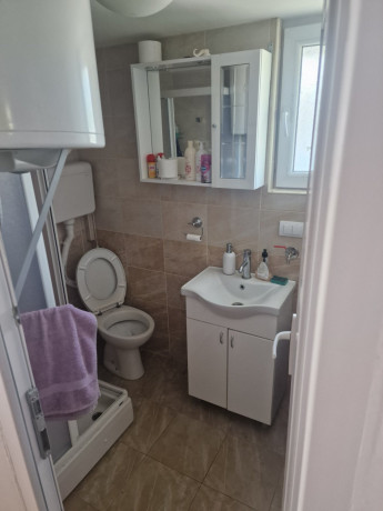 splav-na-metalnim-i-plasticnim-pontonima-na-pocetku-savskog-nasipa-prema-galovici-big-4