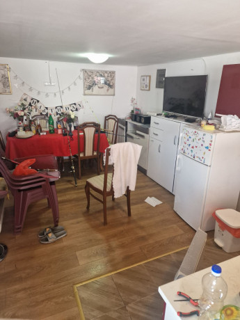 splav-na-metalnim-i-plasticnim-pontonima-na-pocetku-savskog-nasipa-prema-galovici-big-2