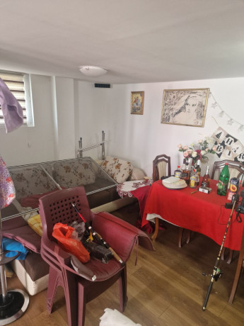 splav-na-metalnim-i-plasticnim-pontonima-na-pocetku-savskog-nasipa-prema-galovici-big-3