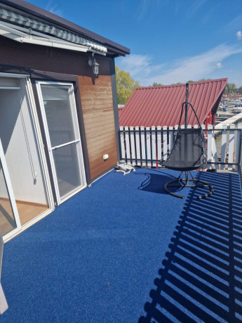 splav-na-metalnim-i-plasticnim-pontonima-na-pocetku-savskog-nasipa-prema-galovici-big-1