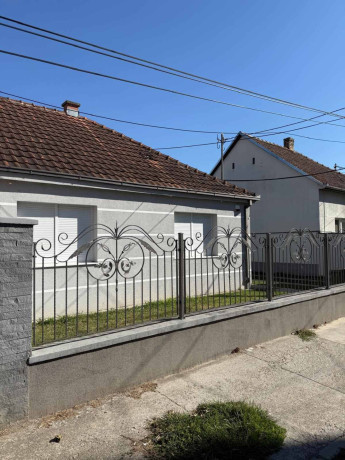 na-prodaju-kuca-u-centru-novog-sada-big-1