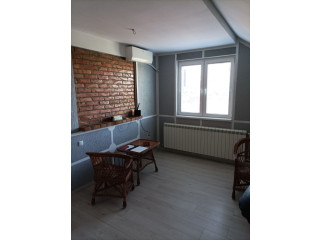 Prazan stan u kući, 50m2, zaseban ulaz