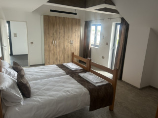 Izdajem sobe u Borči - hostelski tip smeštaja