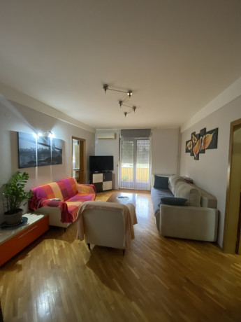 izdaje-se-stan-prvomajska-zemun-600-e-na-i-spratu-big-0