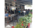 radnik-na-izdavanju-hrane-small-1