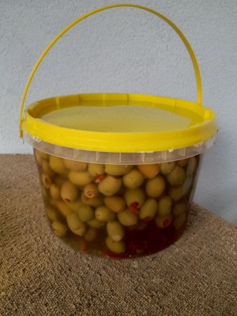 domace-maslinovo-ulje-i-masline-big-1