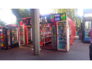 Izdaje se 25 kvadrata kiosk lokal centar Zemuna kod robne kuće