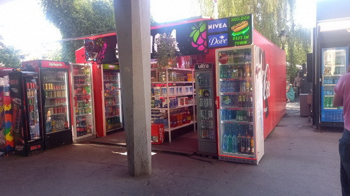 izdaje-se-25-kvadrata-kiosk-lokal-centar-zemuna-kod-robne-kuce-big-0