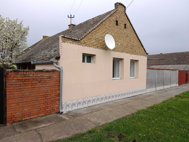 na-prodaju-kuca-u-backom-gradistu-big-1